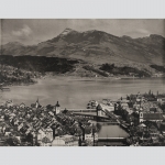 Edition Photoglob: Blick auf Luzern mit Bergen im Hintergrund