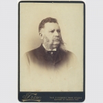Trew (Finsbury Park Studio), Kabinettfoto, Halbportrait um 1885